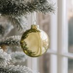 Set de 9 Bombas Navideñas Lisas 8 cm Color Dorado Mate y Brillante