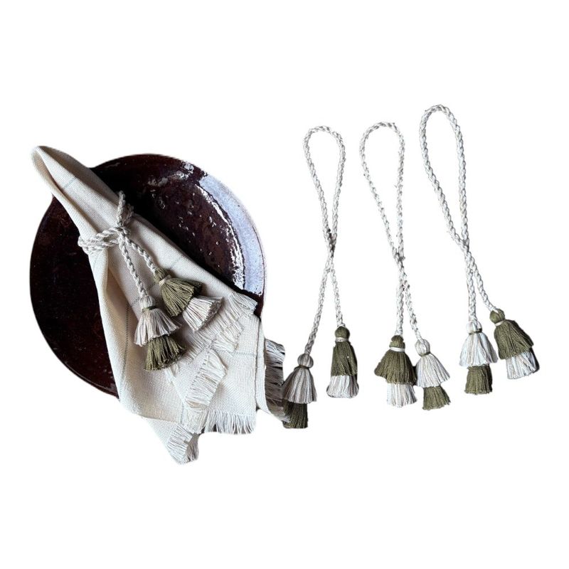 Set de Servilleteros Tejidos con Borlas Verde y Beige