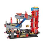 Pista de Autos Parqueo en la Ciudad