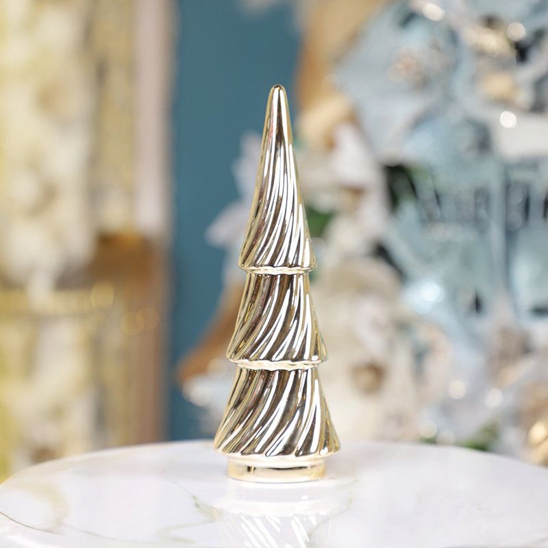 Árbol Decorativo Pequeño con Estilo Dorado