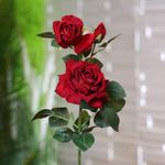 Ramo Decorativo con 3 Rosas Velvet Rojas