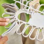Colgador Gris para Prendas Pequeñas