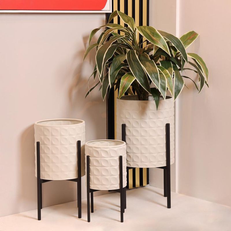 Set de Maceteros Blancos con Patas Negras 3 Piezas