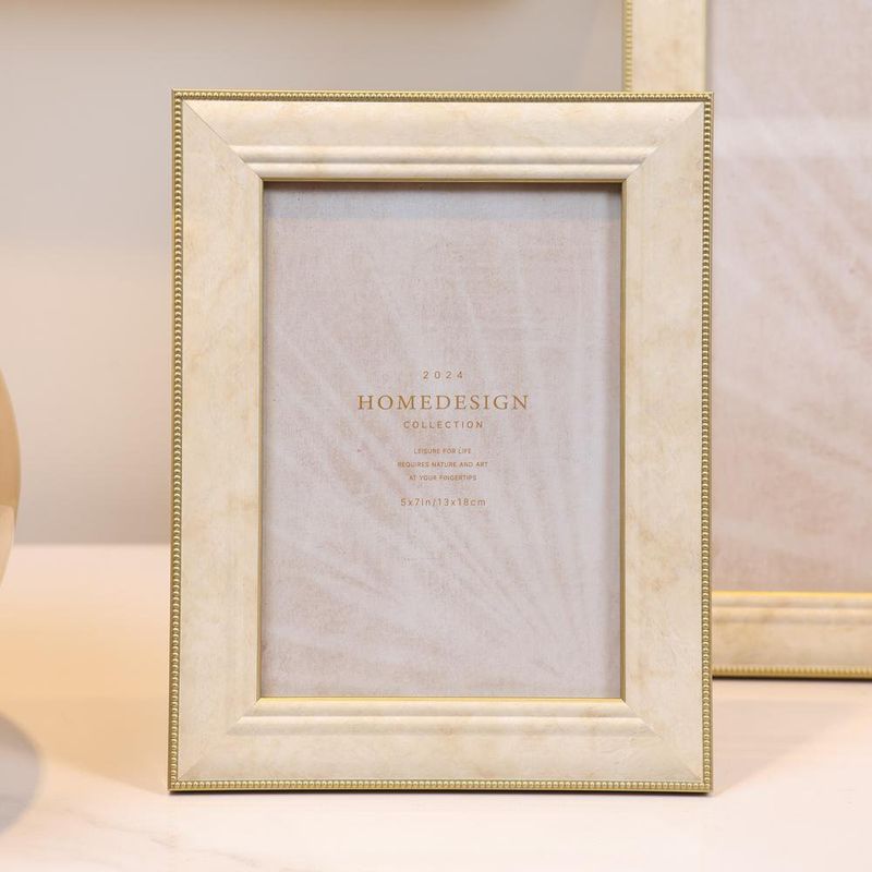 Portarretrato Beige con Orilla Dorada 23 x 17 cm