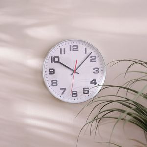 Reloj Clásico Blanco con Números Grandes Negros