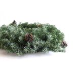 Corona Navideña Verde con Piñas Naturales