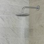 Ducha Cuadrada con Brazo Aero Cromada 6 Plg