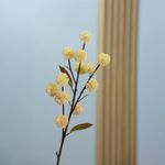 Rama Decorativa con Esferas Amarillas 73.7 cm