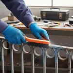 Cepillo de Alambre con Mango Plástico