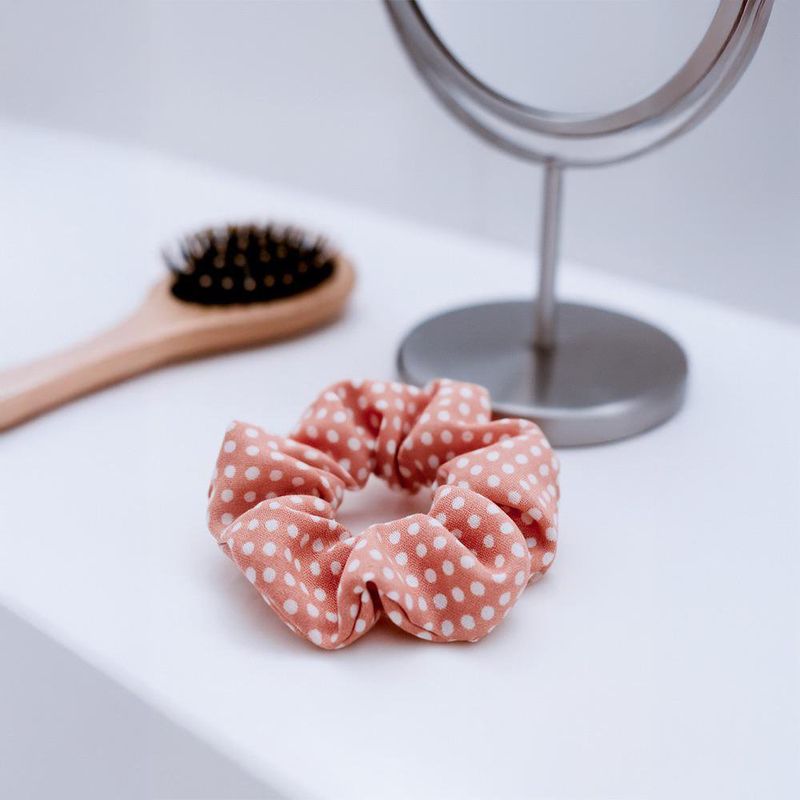 Set de Scrunchies Colores Neutros con Detalles 3 Pzas