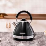 Hervidor Eléctrico Piramidal Negro con Acabado Mate 1.5 L