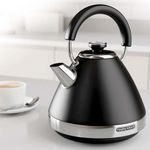 Hervidor Eléctrico Piramidal Negro con Acabado Mate 1.5 L