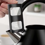 Hervidor Eléctrico Piramidal Negro con Acabado Mate 1.5 L