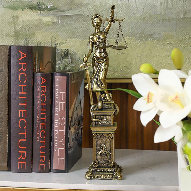 Estatua Dama de la Justicia