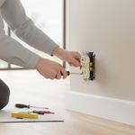 Tomacorriente Doble Estándar Marfil 20 A