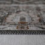 Alfombra Estilo Persa Café 133 x 190 Cm