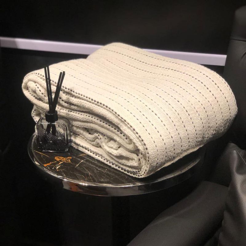 Frazada Yarn Dyed Tamaño Full/Queen Color Ivory y Negro