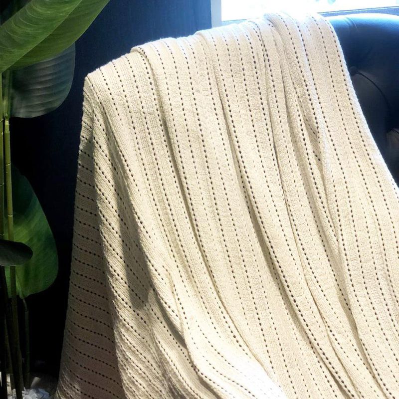 Frazada Yarn Dyed Tamaño Full/Queen Color Ivory y Negro