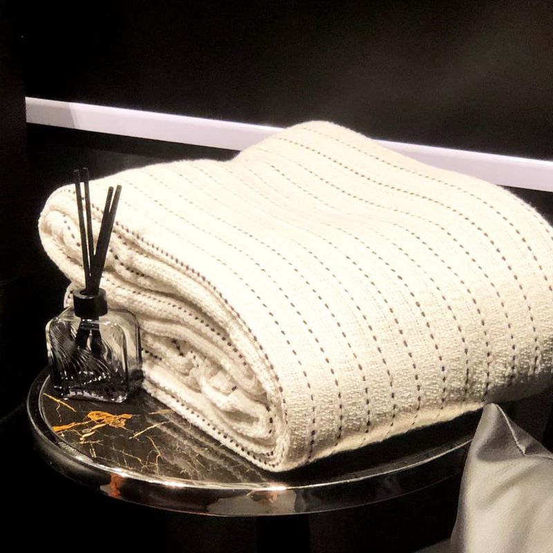 Frazada Yarn Dyed Tamaño Full/Queen Color Ivory y Negro