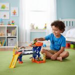 Estacionamiento Infantil Express Wheels con 26 Piezas