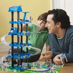 Estacionamiento Infantil de Policía con Helipuerto y Elevador