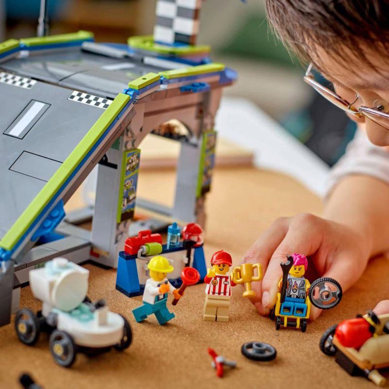 LEGO City Pista de Rampas para Autos de Carrera 436 Pzas