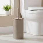 Cepillo para Baño Mediano de Plástico con Base Café