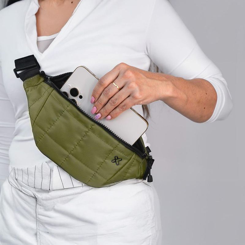 Cangurera Modelo Isa Color Verde Oscuro