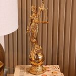 Figura Decorativa Dama de la Justicia
