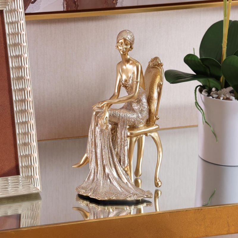 Figura Decorativa de Dama Sentada