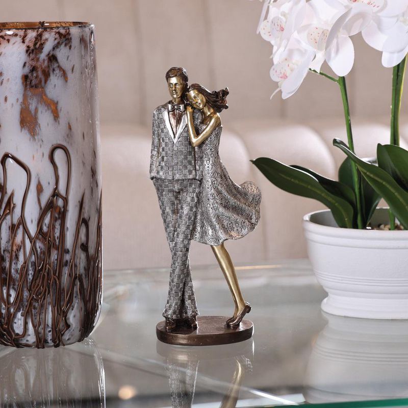 Figura Decorativa de Pareja Texturizada