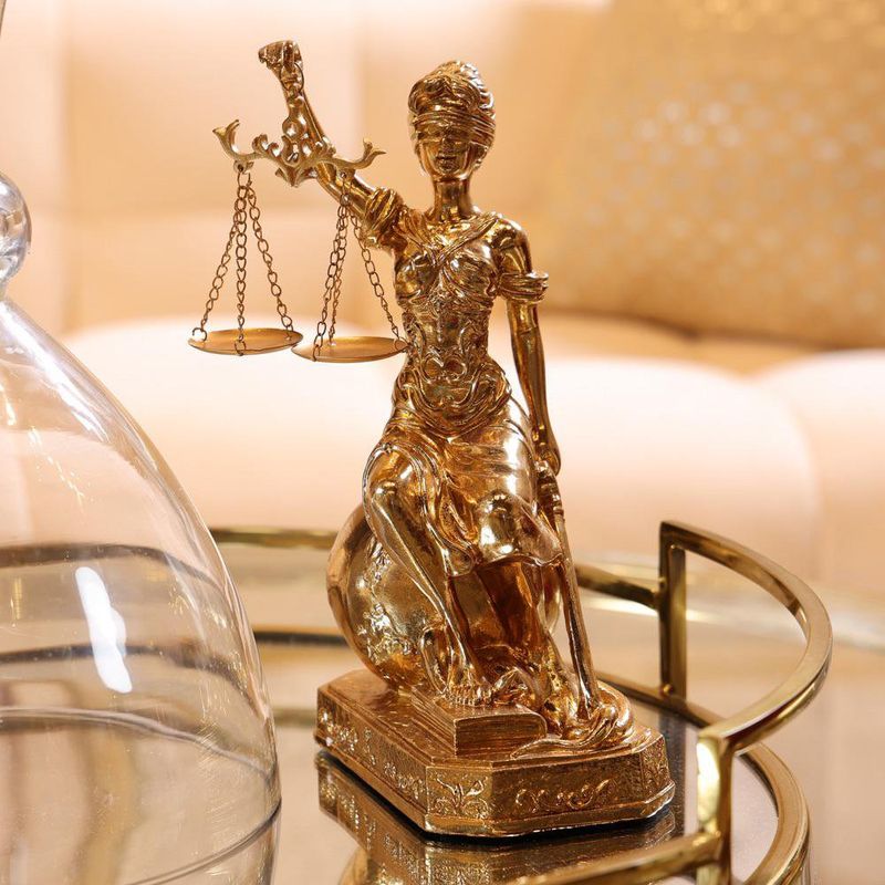 Figura Decorativa Dama de la Justicia