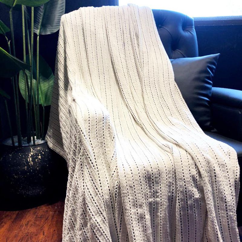 Frazada Yarn Dyed Color Ivory y Negro Tamaño King