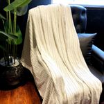 Frazada Yarn Dyed Color Ivory y Negro Tamaño King