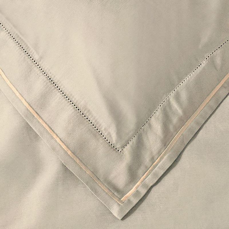 Funda para Cojín Clayton con Borde Beige de 66 x 66 cm