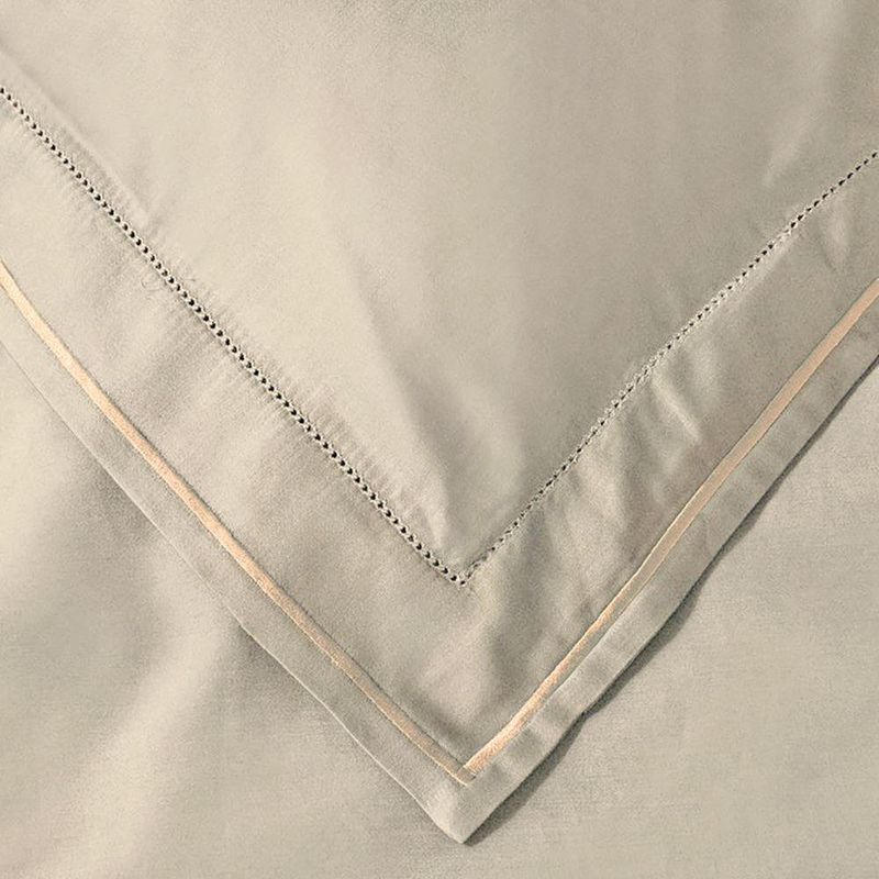 Funda para Cojín Clayton con Borde Beige de 31 x 41 cm