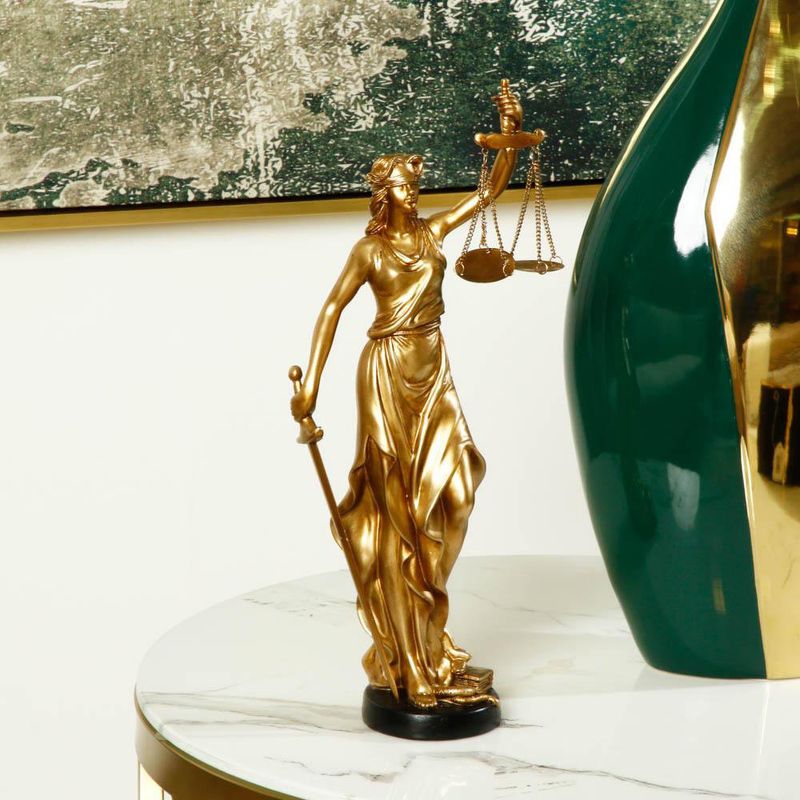Figura Dama de la Justicia 16x9x39 Cm