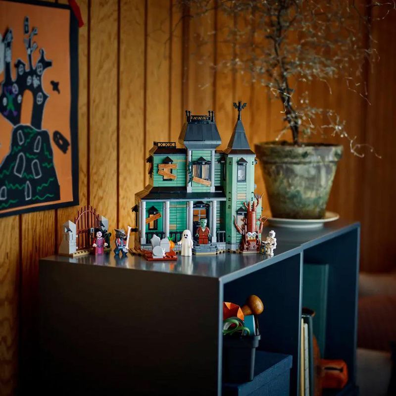 LEGO Creator 3 en 1 Set Mansión Encantada de 736 Piezas