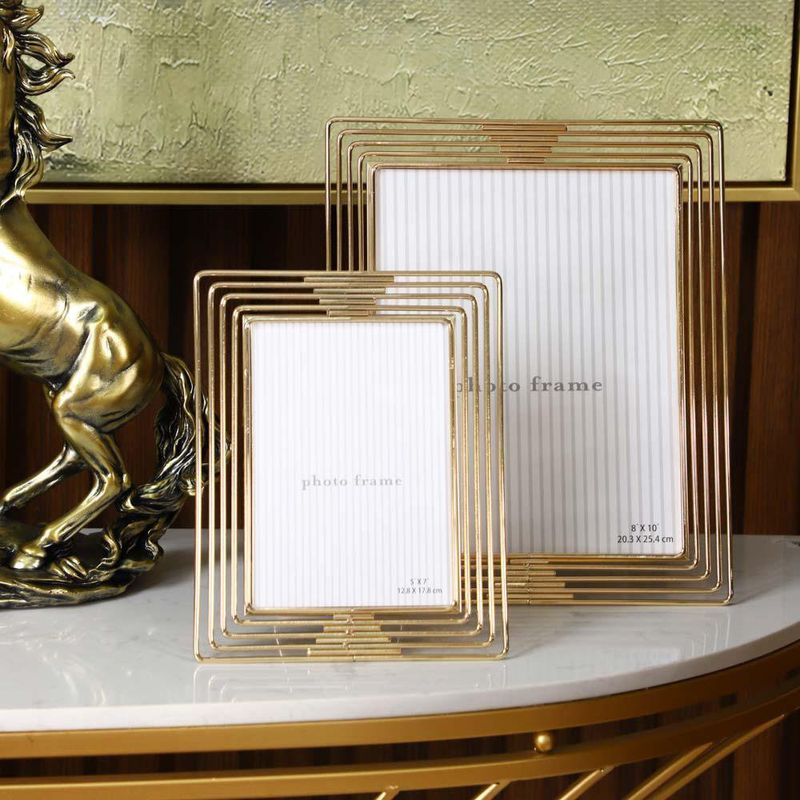 Marco Decorativo Rectangular Metálico con Diseño de Líneas