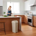 Basurero Sistema Balancín de Plástico Beige 50 L