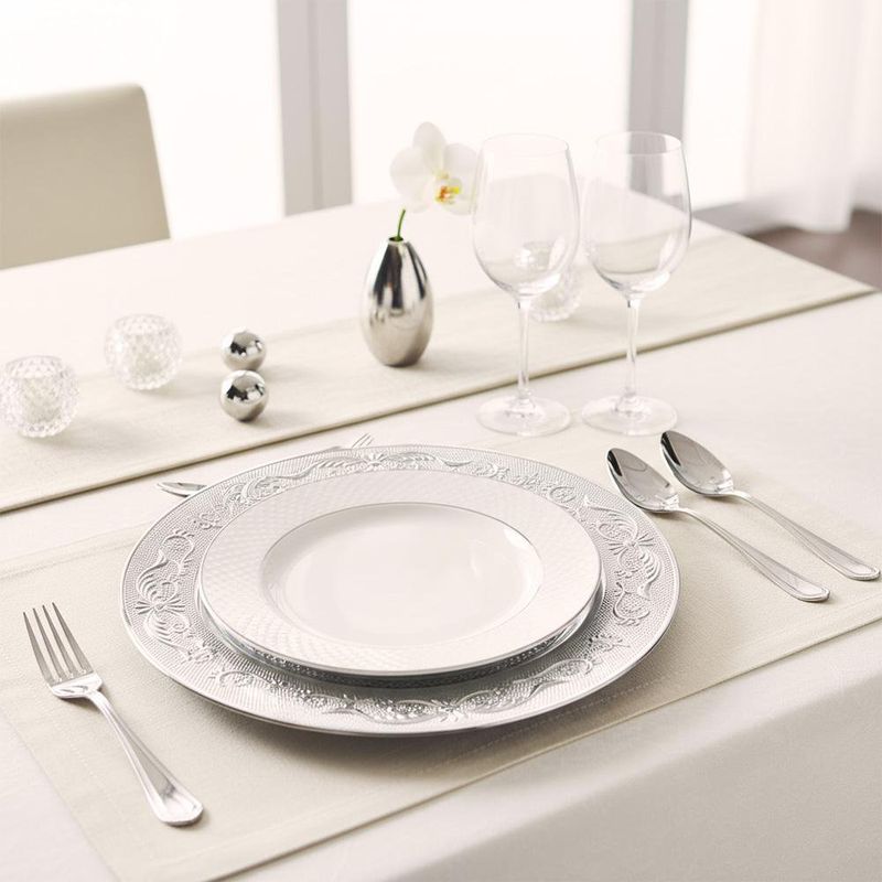 Plato Base de 33 x 33 cm Color Plateado con Relieve Floral