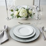 Plato Base Decorativo de 33 x 33 cm Color Plateado con Textura Entrelazada