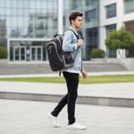 Mochila Negra y Gris con 2 Bolsas Frontales