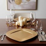 Plato Base Decorativo de 33 x 33 cm Color Dorado con Textura Elegante