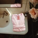 Bata Polar con Diseño de Osos Rosada Unitalla