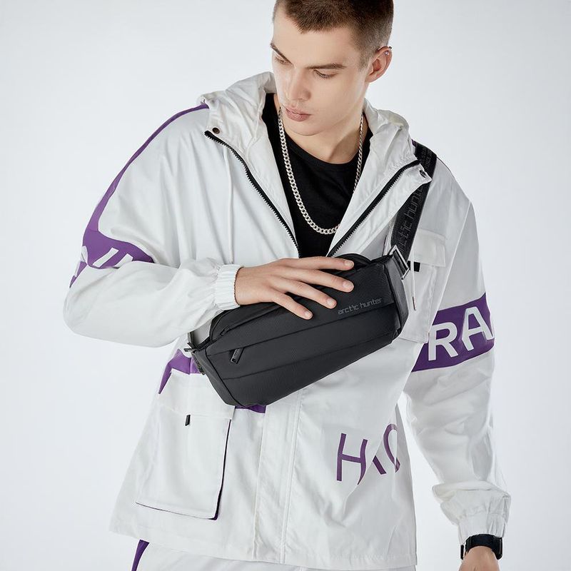 Cangurera Light Hunter Resistente al Agua Color Negro