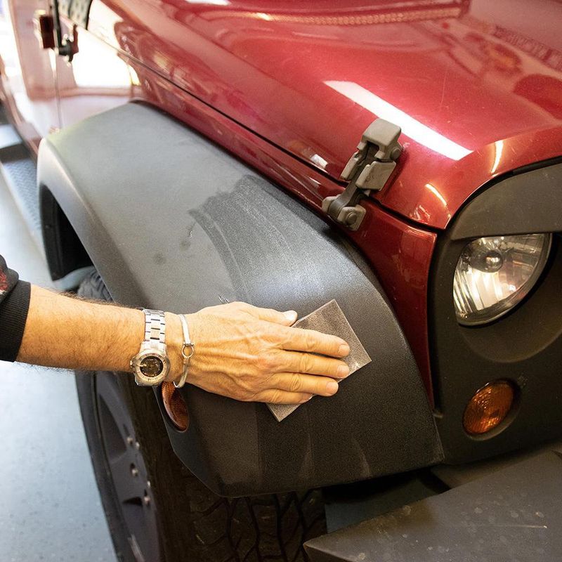 Restaurador de Molduras y Plásticos Exteriores Armor All de 236 mL