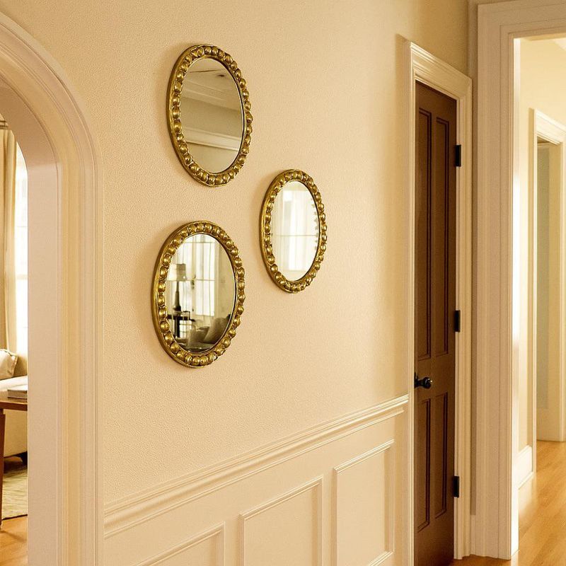 Set de 3 Espejos Redondos con Marco Dorado en Relieve
