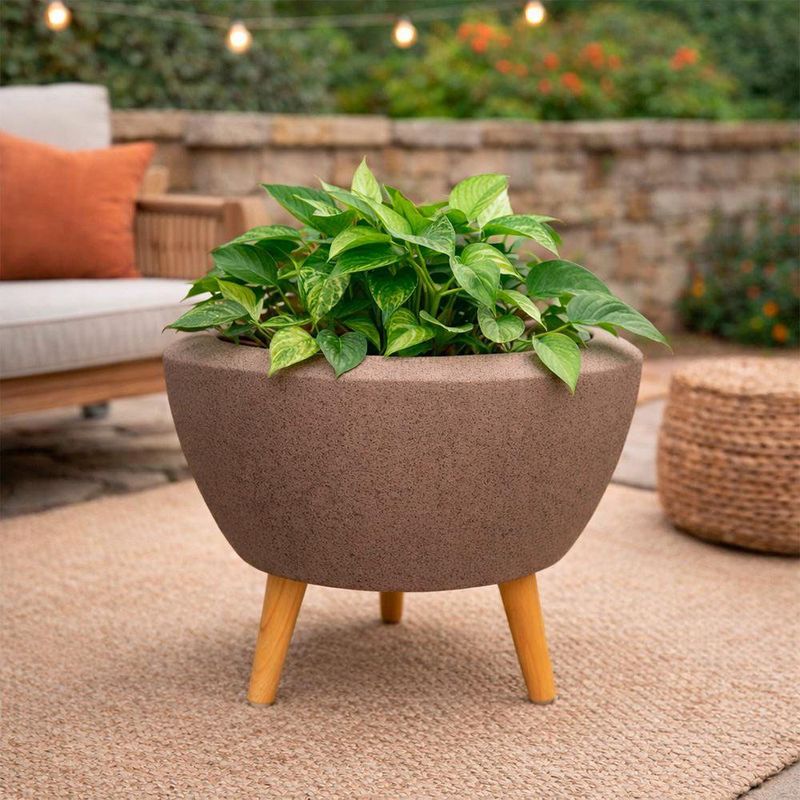 Maceta Redonda Kavala con Patas de Madera 58 x 29 Cm