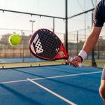 Pala de Pádel Diseño Profesional Negro y Rojo